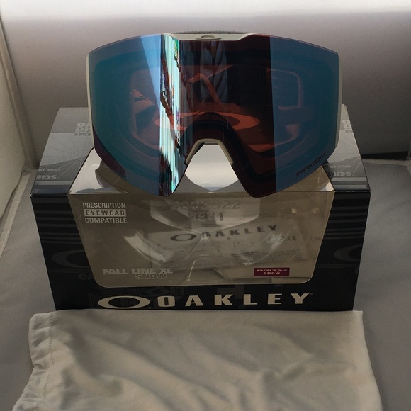 Brand new Oakley Fall Line XL snow goggles. - Picture 1 of 4
